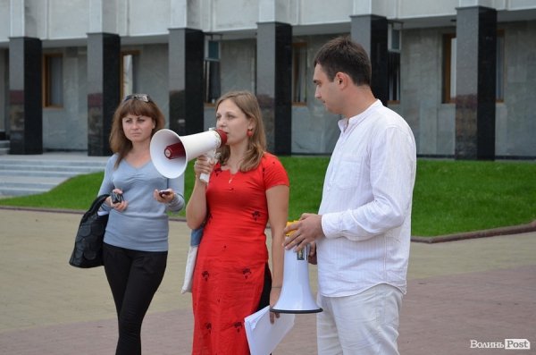 Під стінами Волинської ОДА мітингувала молодь. ФОТО