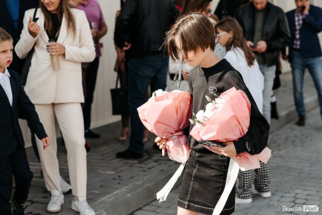 У новій локації і… з котом: як в інноваційній луцькій школі «ThinkGlobal» 1 вересня відзначали. ФОТО* 