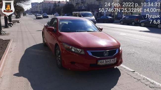 У Луцьку ловлять порушників правил паркування: більшість авто – з інших областей. ФОТО