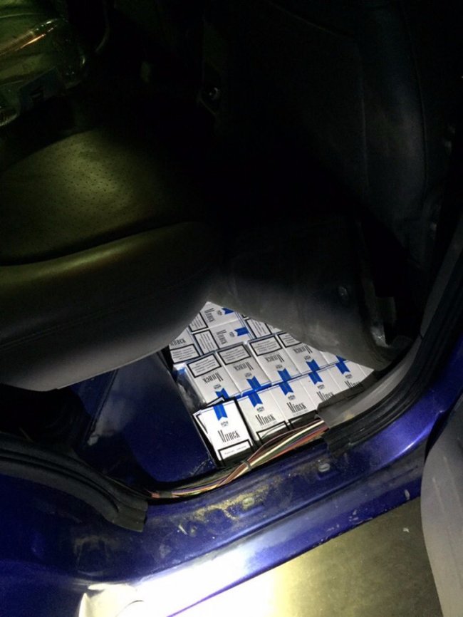 Залишились без авто: на «Ягодині» затримали контрабандистів