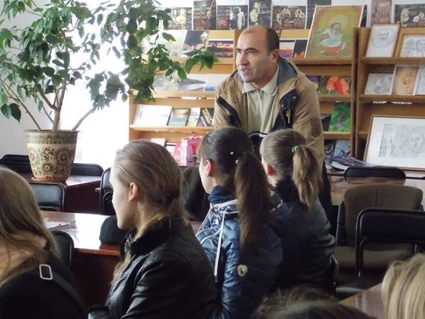 Кримські татари чаювали із студентами в Луцькій бібліотеці. ФОТО