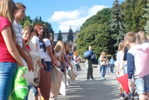 Як билися подушками в Луцьку. ФОТО