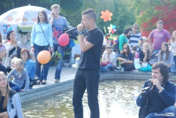 Як билися подушками в Луцьку. ФОТО