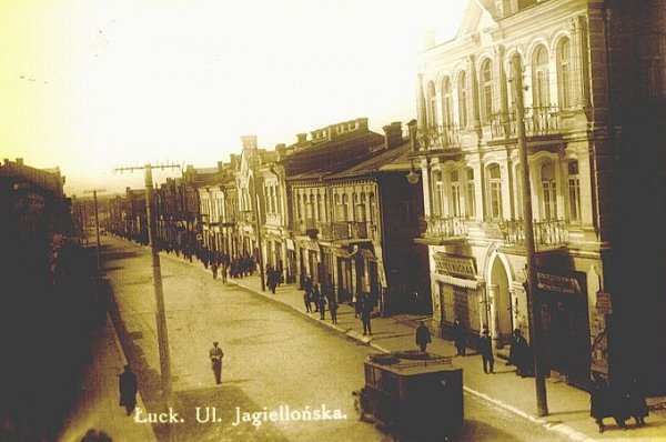 Так виглядав міський автобус у той час. Фото з Національної бібліотеки Польщі