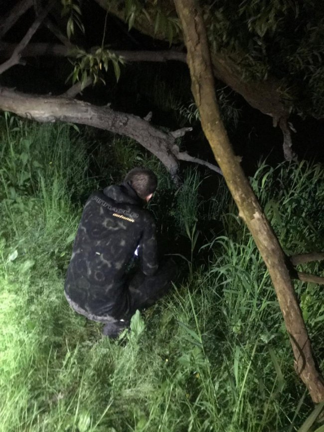 Прикордонники Луцького загону затримали вночі тютюнового контрабандиста в гідрокостюмі. ФОТО