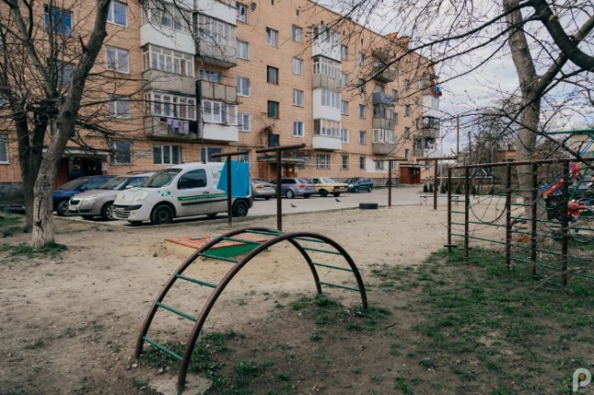 Нова бруківка, відеоспостереження та дитячий майданчик: як змінився двір на Ковельській у Луцьку. ФОТО