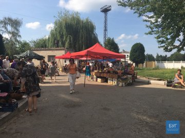 У містечку на Волині поліція «розігнала» стихійний ринок. ФОТО