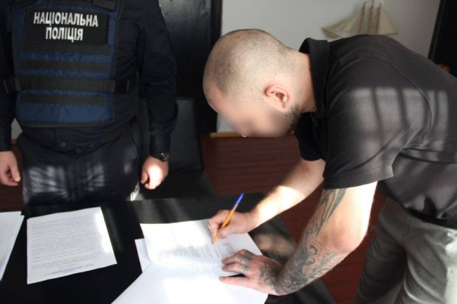 Поліція викрила велику банду, яка видурювала гроші у волонтерів