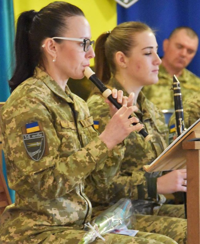 (Не) жіноче обличчя війни: як вітали військових з волинської бригади. ФОТО