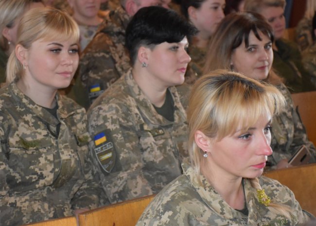 (Не) жіноче обличчя війни: як вітали військових з волинської бригади. ФОТО