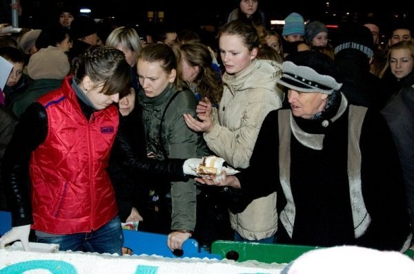 На день народження «Там Таму» зробили найбільший торт в Луцьку. ФОТО. ВІДЕО*