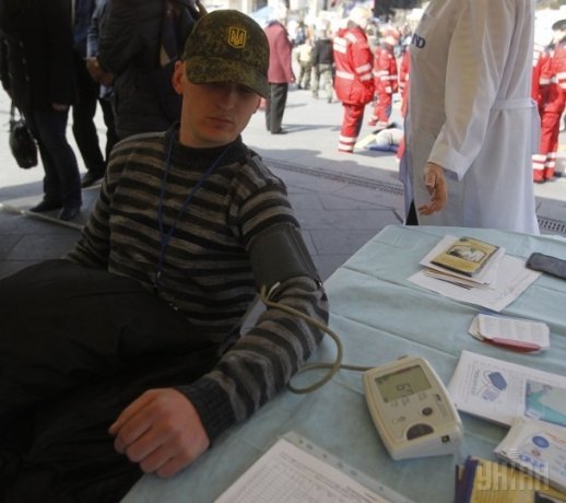 На Майдані здавали кров та робили аналізи. ФОТО