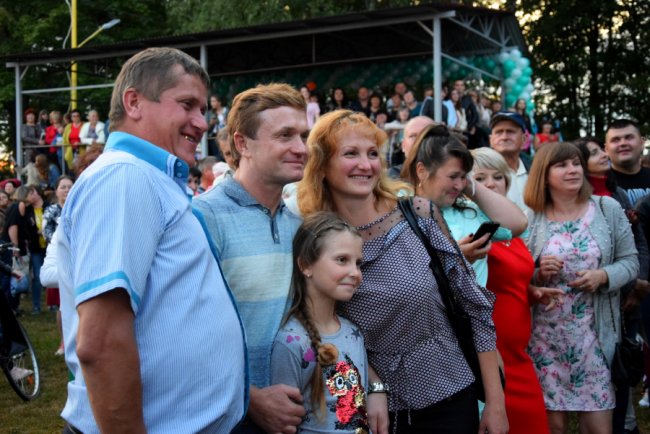 Пісні, танці, конкурси та імениті гості: грандіозний концерт до Дня Ратного*