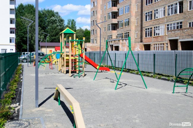 Будівництво триває: як у Луцьку «розростається» яскравий ЖК «Caramel Residence». ФОТО*