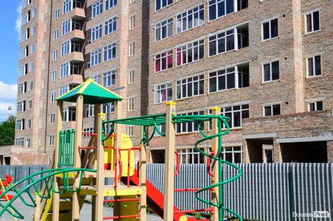 Будівництво триває: як у Луцьку «розростається» яскравий ЖК «Caramel Residence». ФОТО*