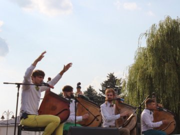 Сучасно та віртуозно: у Луцьку «Шпилясті кобзарі» вразили грою на бандурі. ФОТО