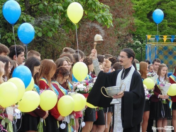 Останній дзвінок у Луцьку: четверта гімназія. ФОТО