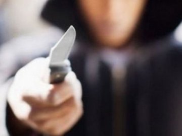 У місті на Волині неповнолітній посеред вулиці грабував людей