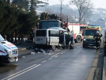 Жахлива аварія у Польщі:  авто з 6 українцями врізалось у вантажівку, є загиблі