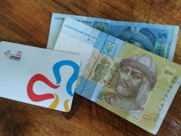 Рік е-квитку: скільки лучан досі розраховуються готівкою в маршрутках