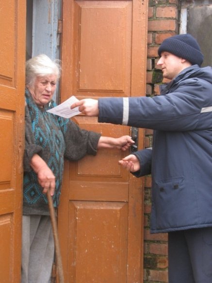 На Волині МНСники шукали бомжів, щоб пояснити їм правила пожежної безпеки. ВІДЕО