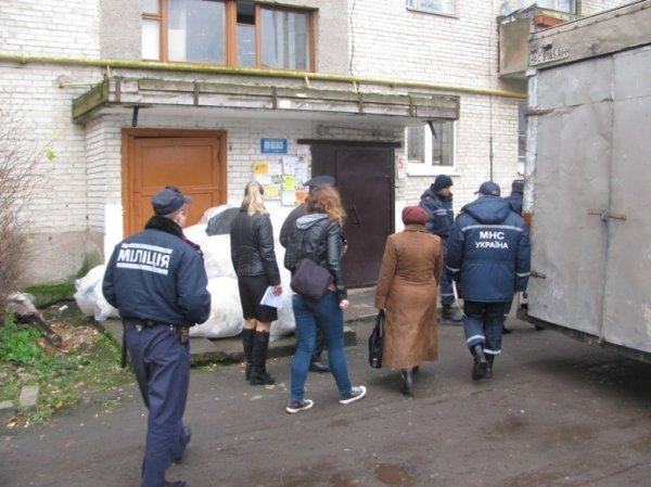 На Волині МНСники шукали бомжів, щоб пояснити їм правила пожежної безпеки. ВІДЕО