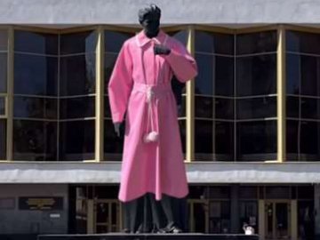 Луцький бренд знову одягнув Лесю Українку