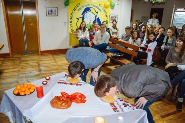 Як волинські студенти святкували Андріївські вечорниці. ФОТО