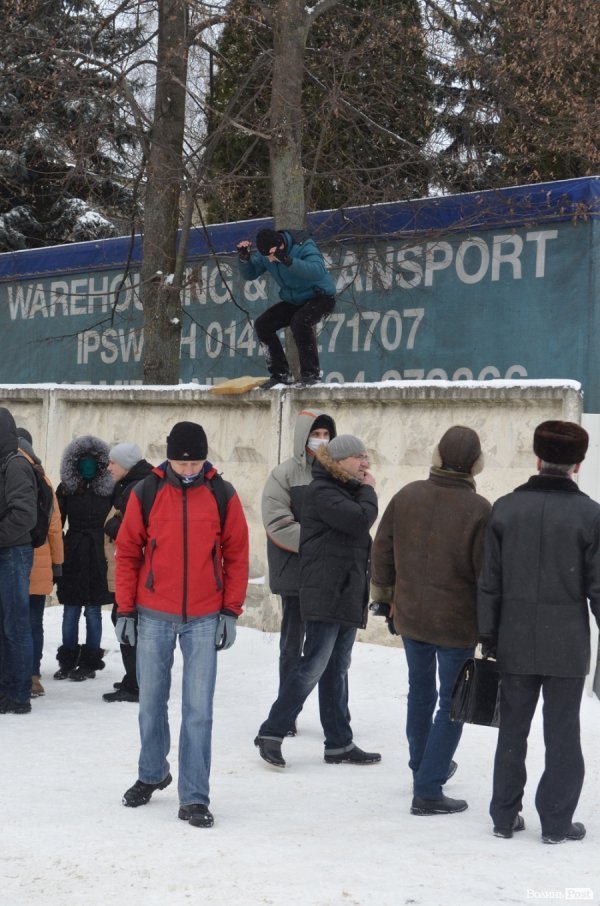 Блокування ВВшників у Луцьку: день другий. ФОТО