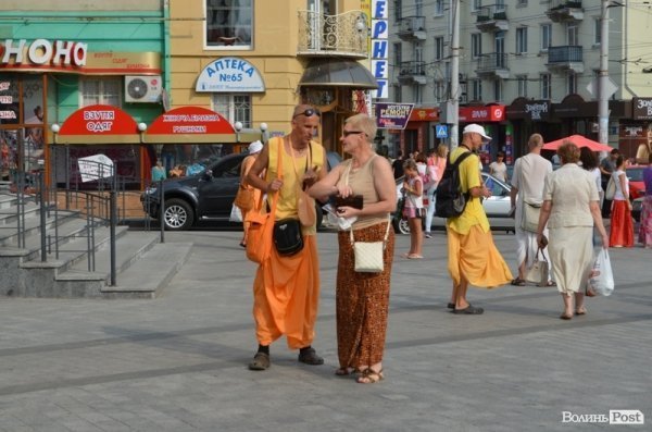 У Луцьку танцювали монахи. ФОТО
