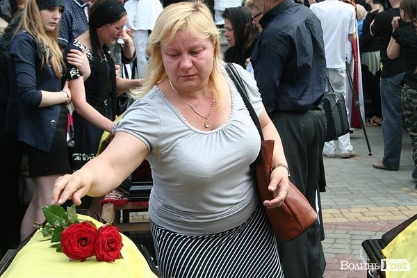 У центрі Луцька відспівали вояків, загиблих під Волновахою. ФОТО