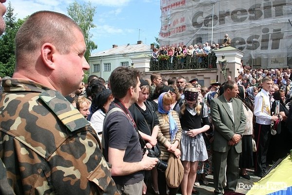 У центрі Луцька відспівали вояків, загиблих під Волновахою. ФОТО