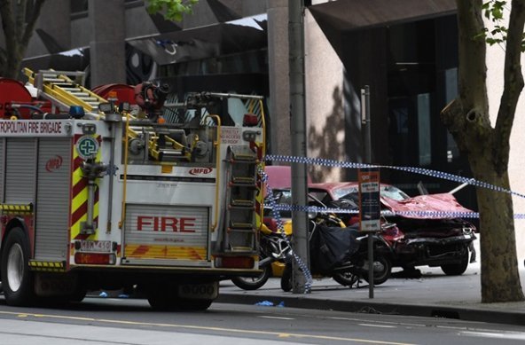 У Мельбурні автівка в'їхала в натовп людей