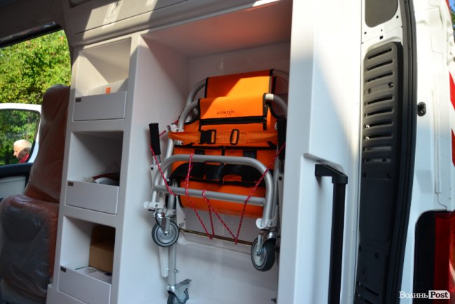 Волинській «швидкій» подарували новий автомобіль. ФОТО