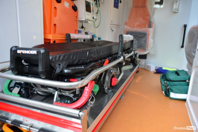 Волинській «швидкій» подарували новий автомобіль. ФОТО