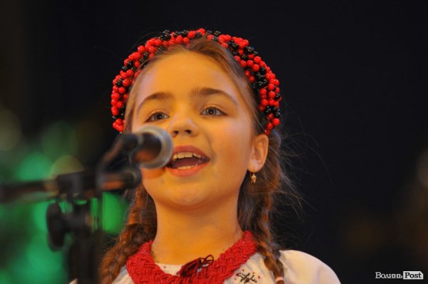 Різдвяний концерт у Луцьку: вальс, вірш і віншування