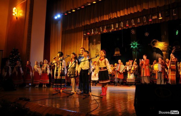 Різдвяний концерт у Луцьку: вальс, вірш і віншування