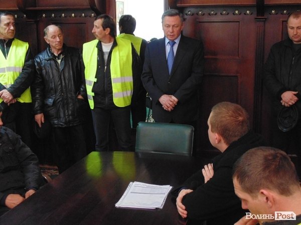 Двірники влаштували «розборки» з мером Луцька. ФОТО. ВІДЕО