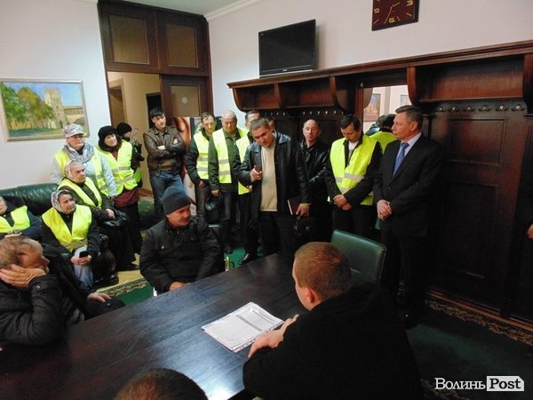 Двірники влаштували «розборки» з мером Луцька. ФОТО. ВІДЕО