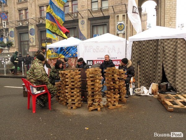 Ті, хто нас оберігає: чоловіки Майдану. НОТАТКИ ОЧЕВИДЦЯ. ФОТО