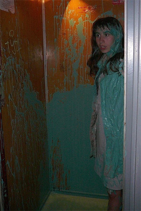 На кандидата в депутати вилили відро фарби. ФОТО