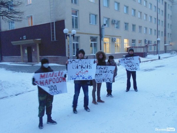«Бандити і міліція – одна коаліція» - у Луцьку «тролять» управління МВС. ФОТО
