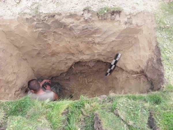 Біля волинського монастиря шукають підземелля. ФОТО