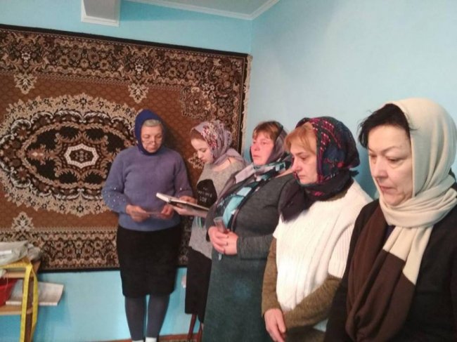 У Луцькому районі прихильники МП ходять молитись до священиків додому. ФОТО