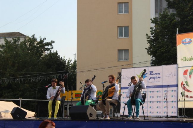 Сучасно та віртуозно: у Луцьку «Шпилясті кобзарі» вразили грою на бандурі. ФОТО