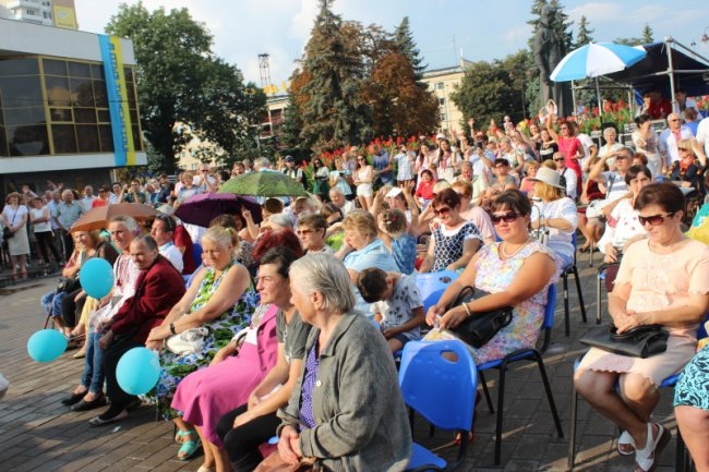 Сучасно та віртуозно: у Луцьку «Шпилясті кобзарі» вразили грою на бандурі. ФОТО
