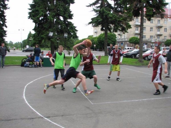 На «Art Territory‬» молодь займалася урбаністичними видами спорту. ФОТО