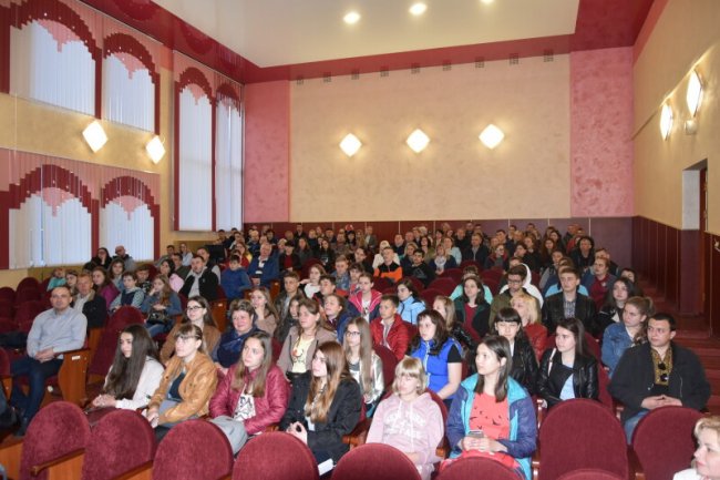 На Великдень до Луцька приїхали діти з Волновахи. ФОТО