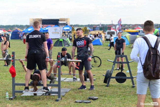 Як у Луцьку на «Бандерштаті» змагалися силачі. ФОТО  