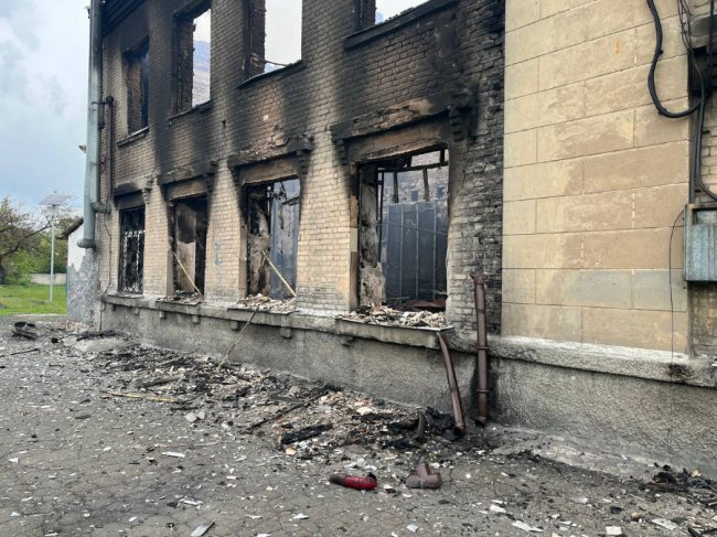 Росія форсфорними бомбами знищила школу в Авдіївці